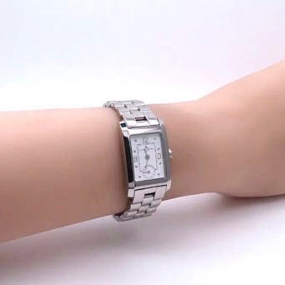 Baume & Mercier
X Tiffany & Co. Hampton Watch - Picture 6 of 6